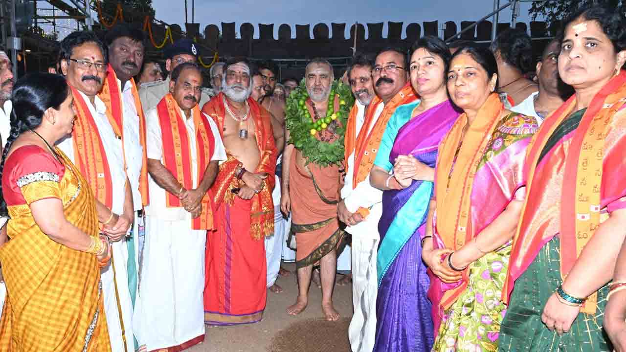 Srisailam | శ్రీశైల మల్లన్న సేవలో కంచి పీఠాధిపతి..!