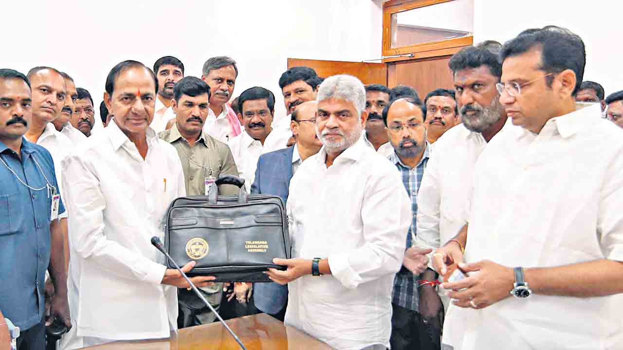 KCR | తెలంగాణ ప్రయోజనాల కోసం తెగించి కొట్లాడుదాం.. బీఆర్ఎస్ అధినేత కేసీఆర్ పిలుపు