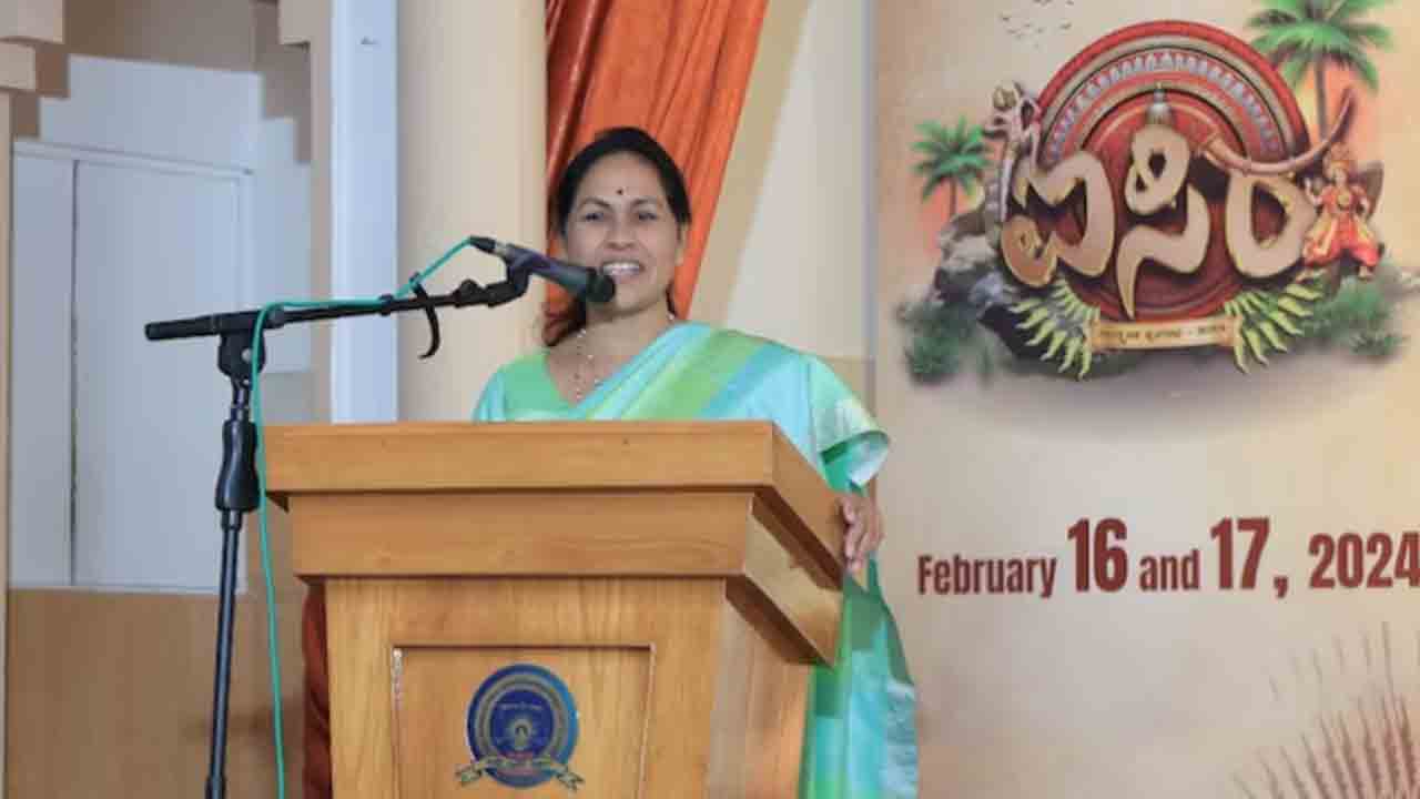 Shobha Karandlaje | మా కోసం మీరేం చేశారు?.. కేంద్ర మంత్రిని నిలదీసిన మత్స్యకారులు