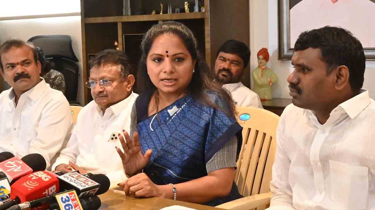 ఫూలే విగ్రహం ఏర్పాటు చేస్తారా? లేదా?