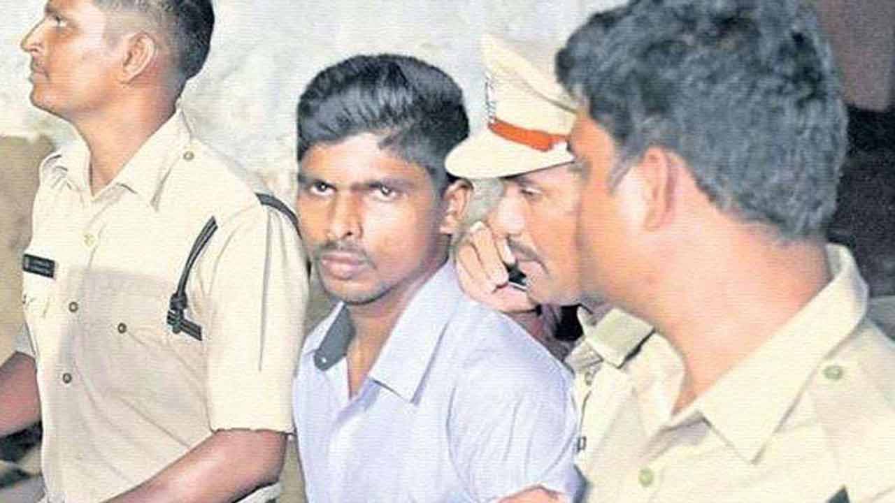 Kodi Kathi | కోడి కత్తి కేసు నిందితుడు శ్రీనివాస్‌కు బెయిల్‌