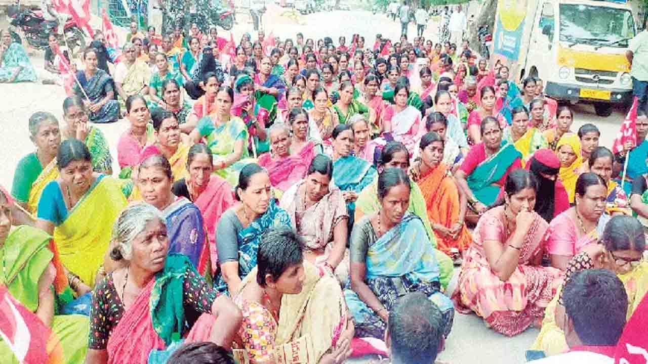 పెండింగ్‌ బిల్లులను విడుదల చేయాలి