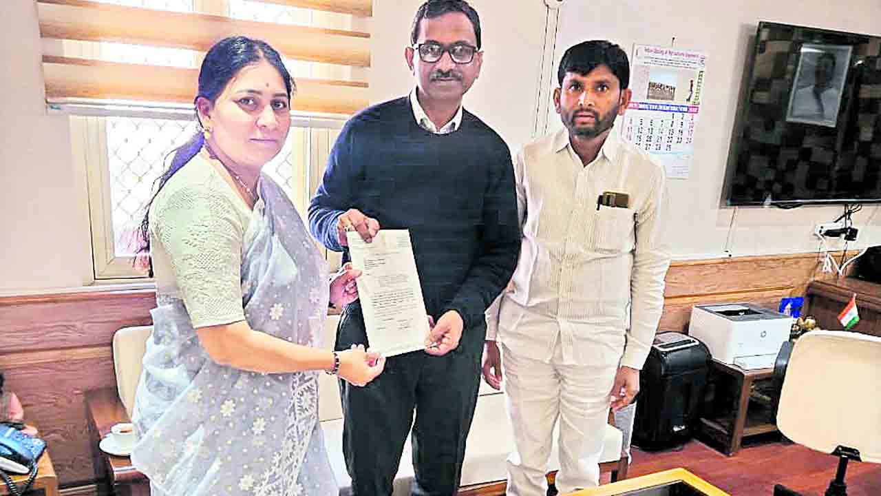 ఎంజీఎన్‌ఆర్‌ఈజీఎస్‌ పెండింగ్‌ బిల్లులను చెల్లించాలి