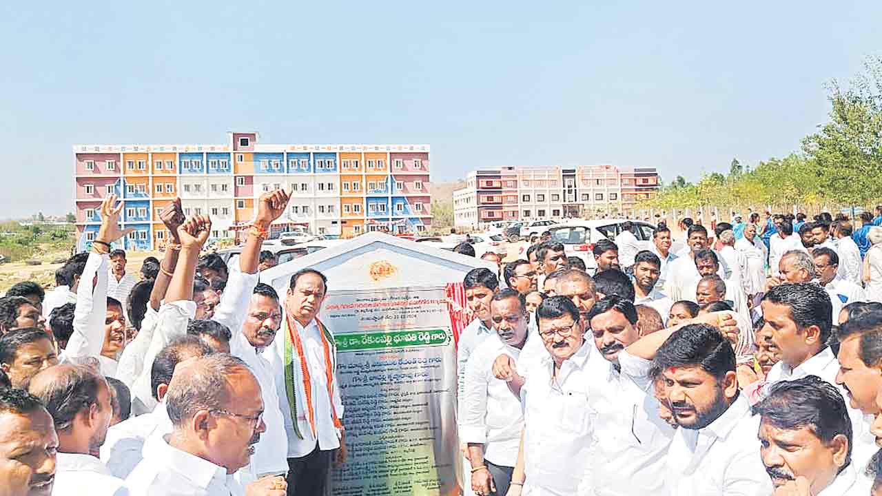 మతం పేరుతో బీజేపీ ఓట్ల రాజకీయం