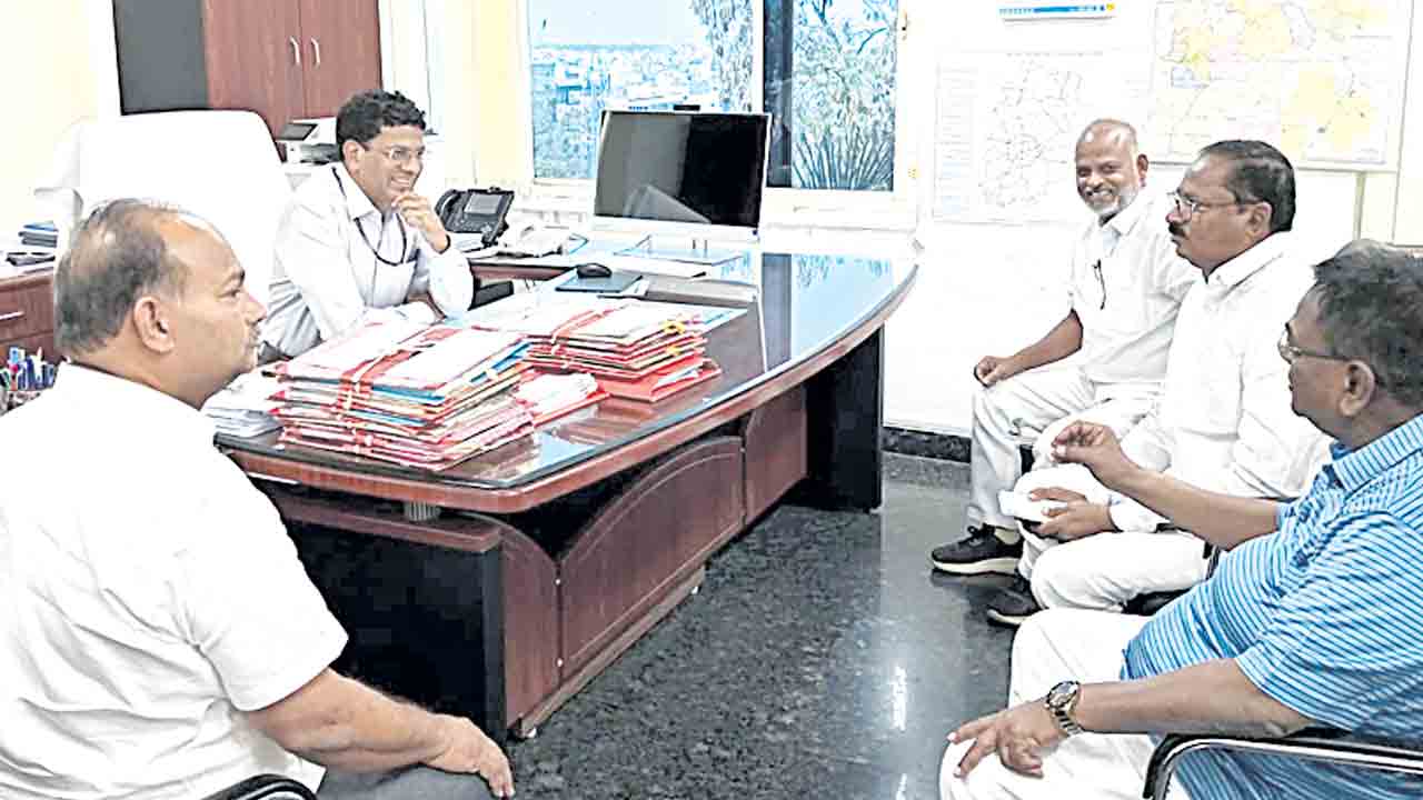 అండర్‌ బ్రిడ్జి నిర్మించాలి