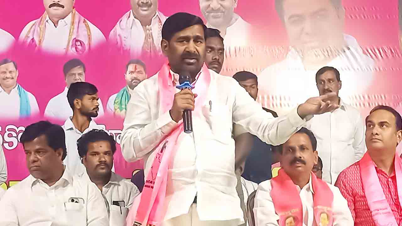 రైతుబంధు అడిగితే చెప్పుతో కొడతారా?