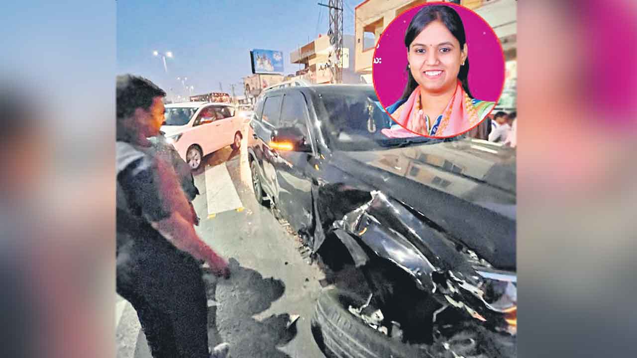 ఎమ్మెల్యే కారుకు ప్రమాదం