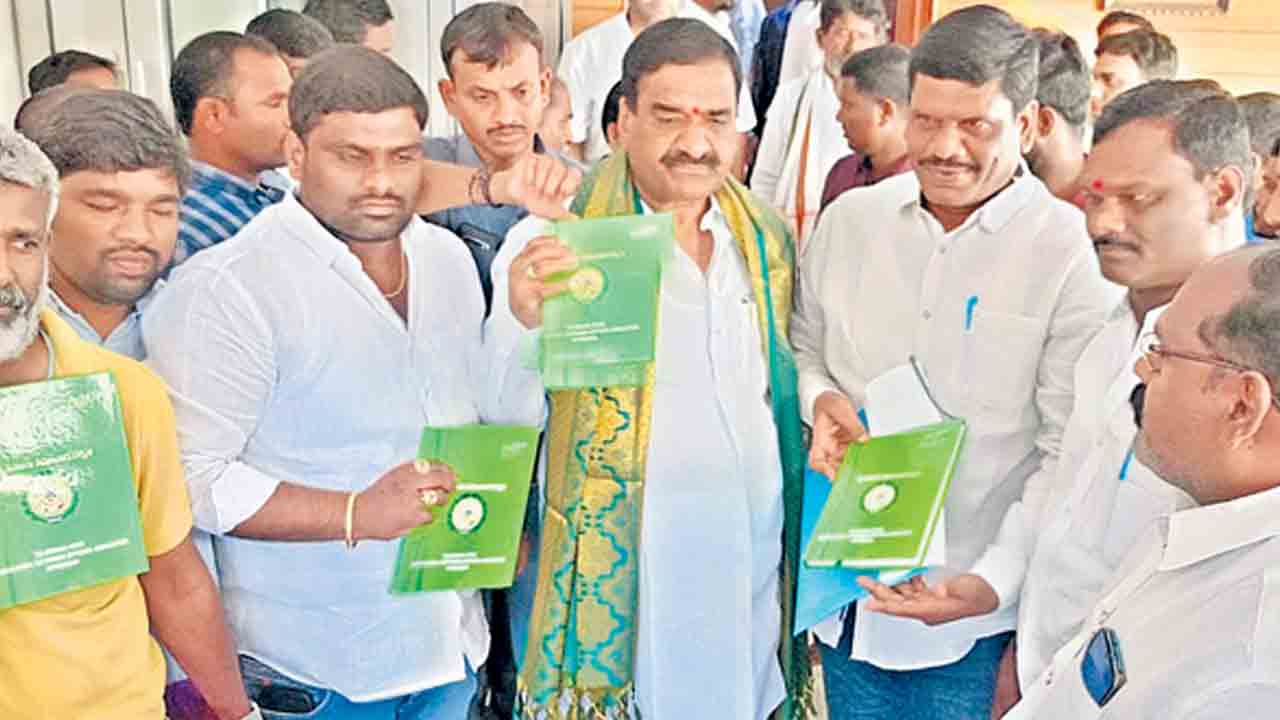 ఏఈవోల సంఘం డైరీ ఆవిష్కరణ