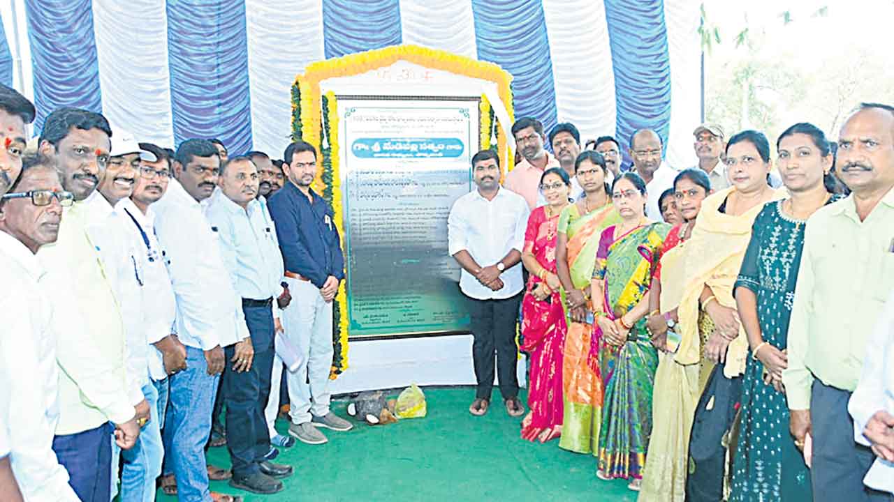 వంద పడకల దవాఖాన నిర్మాణానికి భూమిపూజ