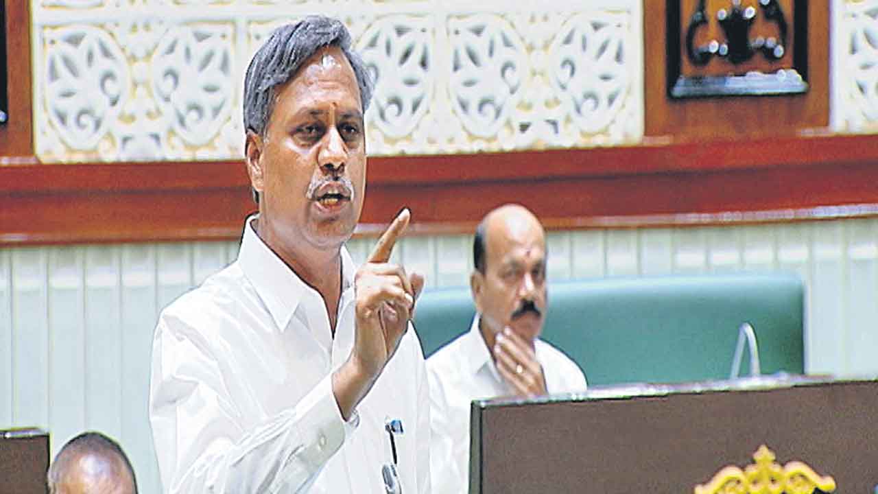 30 మోసాలు.. 60 అబద్ధాలు