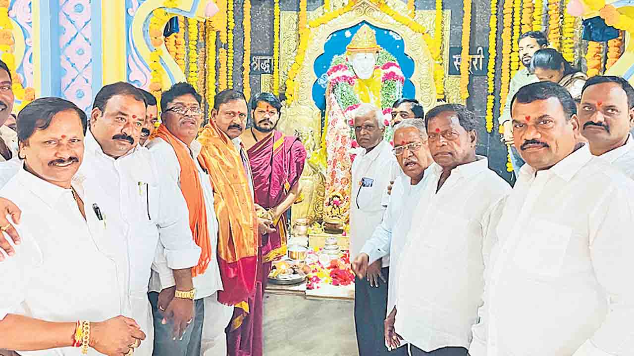 ఘనంగా షిర్డీ సాయి మందిర వార్షిక ఉత్సవాలు