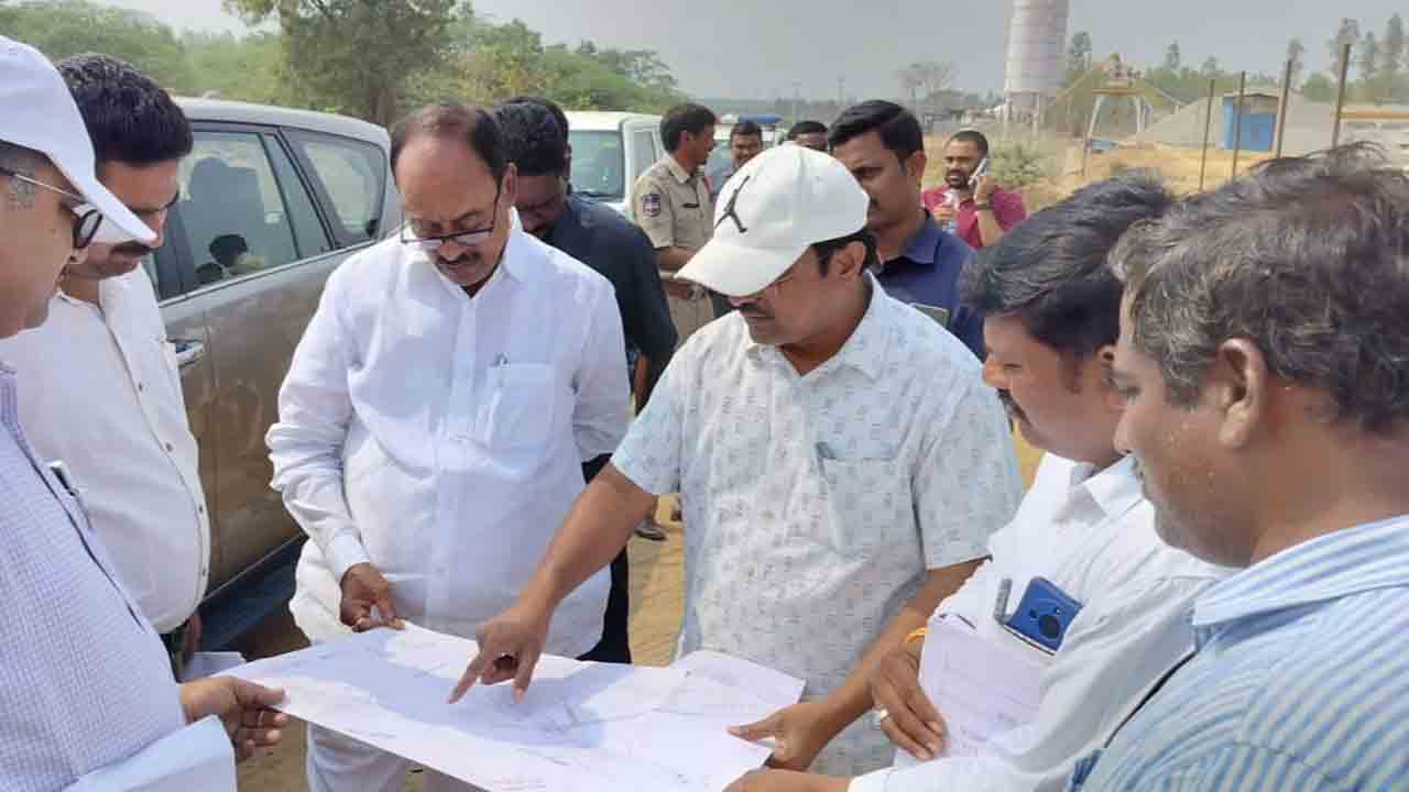 పరిశ్రమల నిర్మాణ పనుల్లో వేగం పెంచాలి : ఎమ్మెల్యే రేవూరి