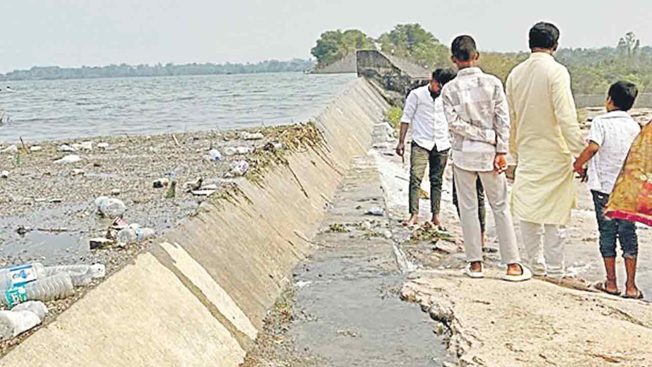 హల్దీ వాగులో గోదావరి పరవళ్లు