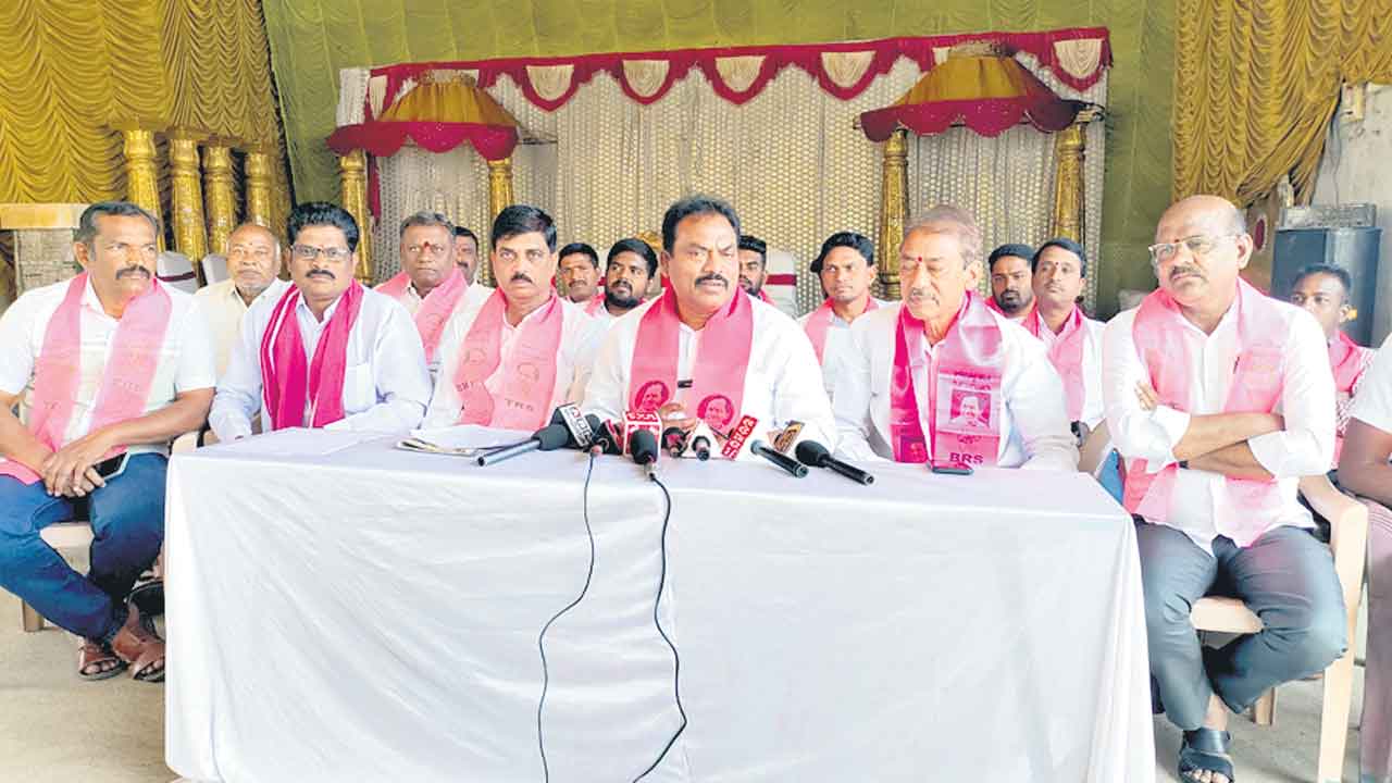 గ్యారెంటీలను అమలు చేయాలి