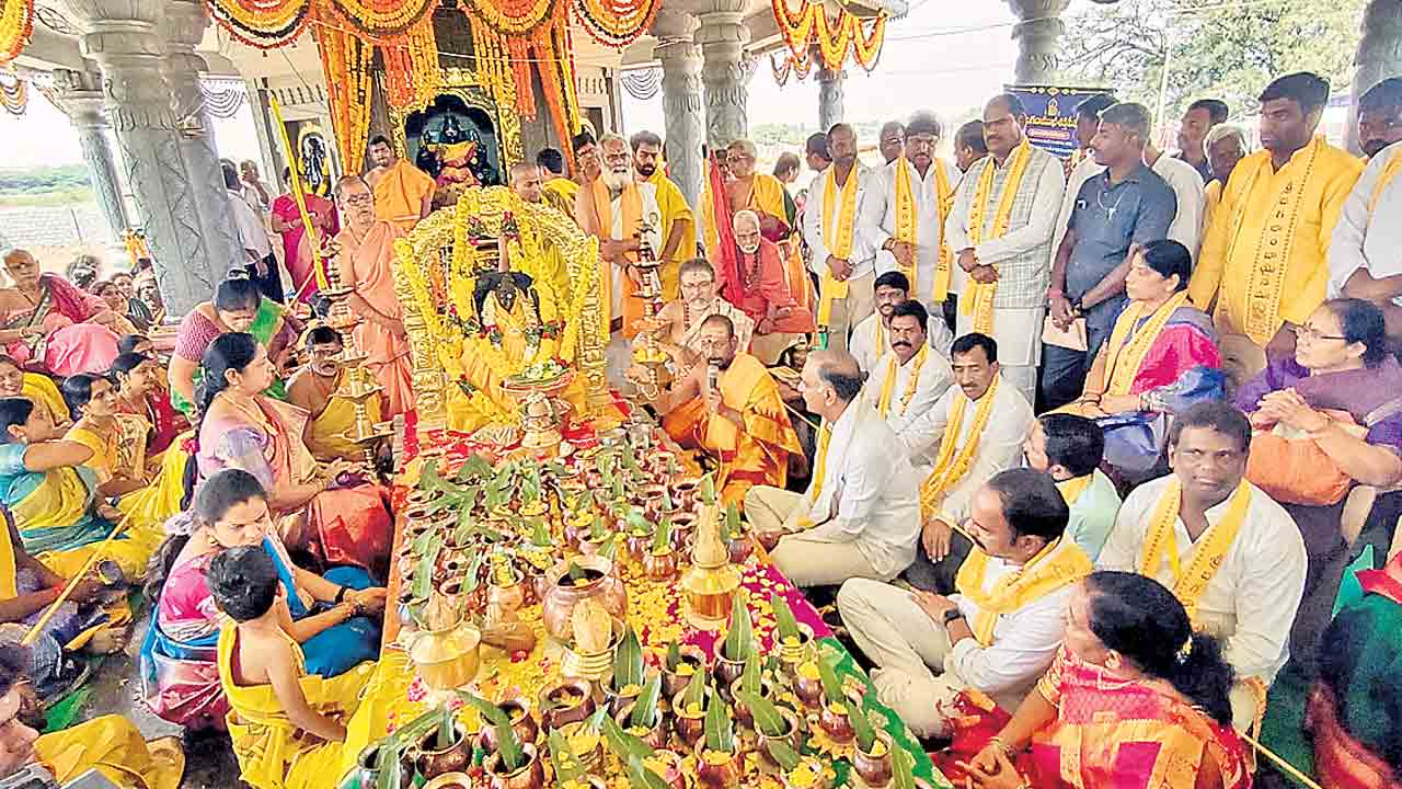 అమ్మవారి ఆశీస్సులు అందరిపై ఉండాలి