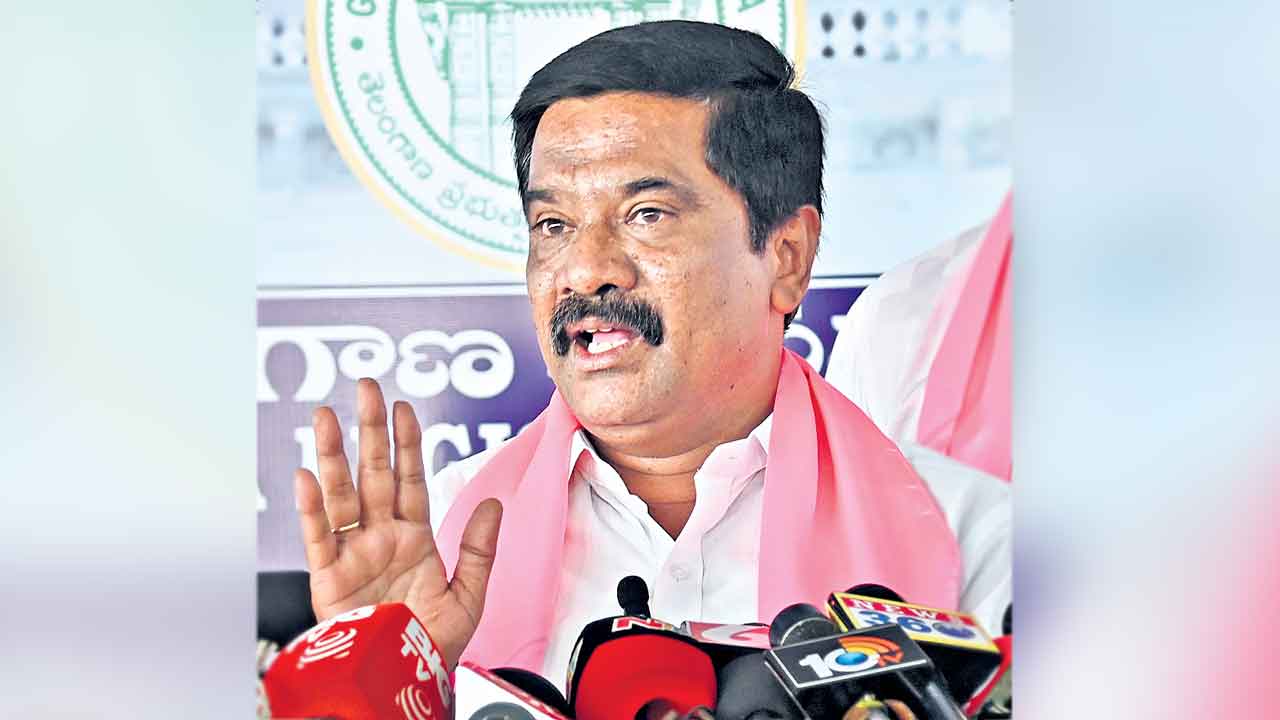 ప్రతిపక్ష నేతకు చిన్న గది ఇస్తారా?