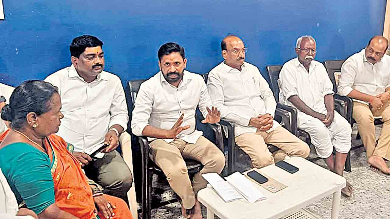 బెదిరింపులతో అవిశ్వాసం నెగ్గలేరు