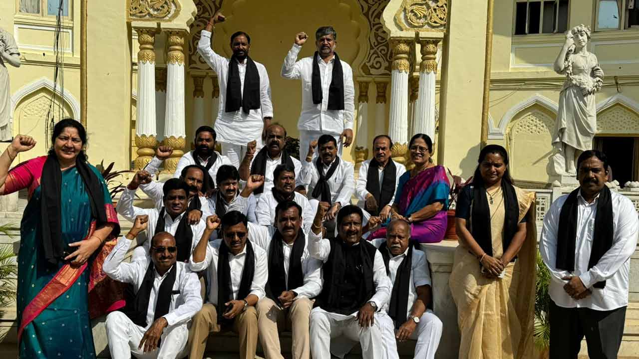 BRS MLCs | మండలిలో బీఆర్‌ఎస్‌ ఎమ్మెల్సీల నిరసన.. సీఎం రేవంత్‌ క్షమాపణ చెప్పాలని డిమాండ్‌