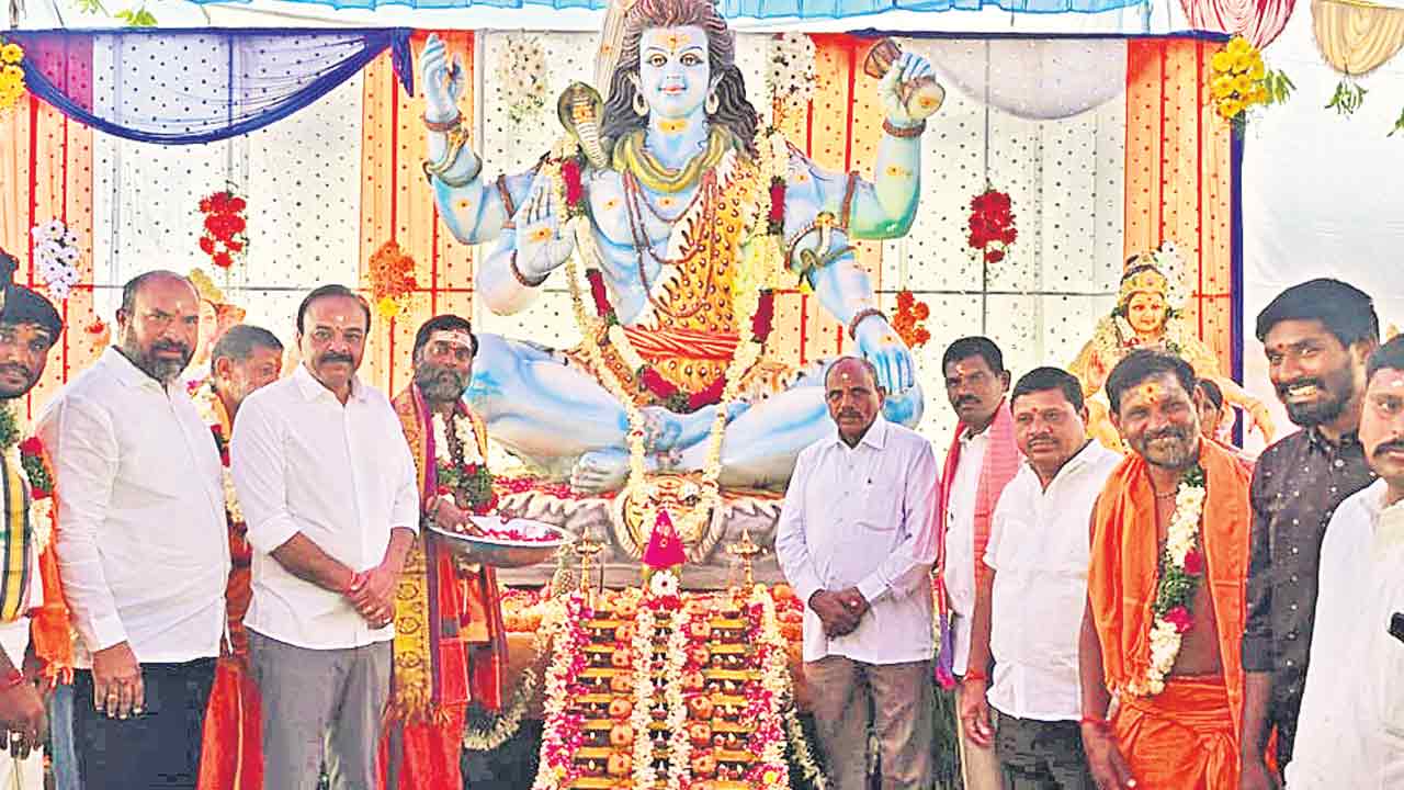 ఆధ్యాత్మిక చింతన అలవర్చుకోవాలి