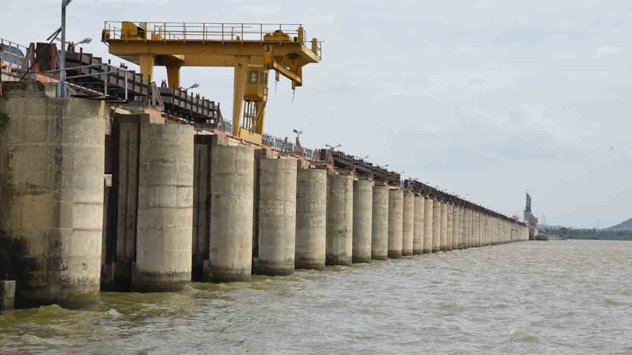 ప్రాజెక్టులు ప్రశ్నార్థకం?