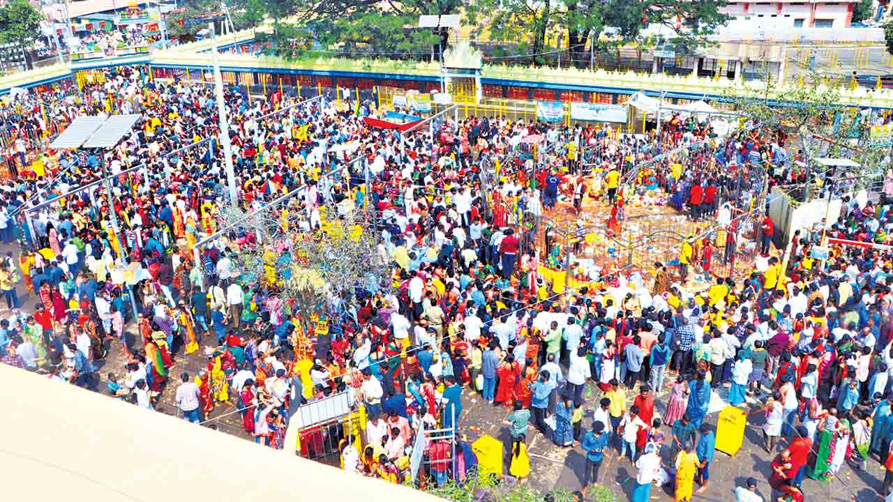 మేడారానికి జాతీయ హోదా ఎప్పుడు?