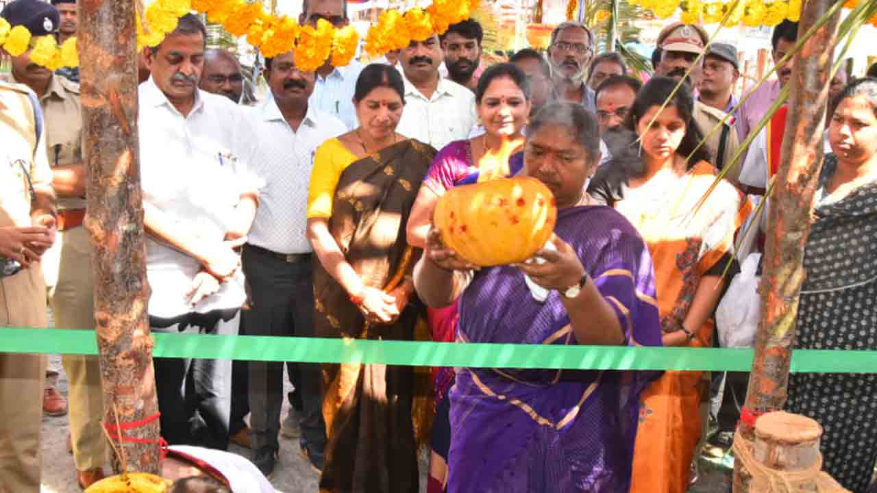 Medaram | మేడారంలో తాత్కాలిక ఆర్టీసీ బస్టాండ్‌ ప్రారంభం