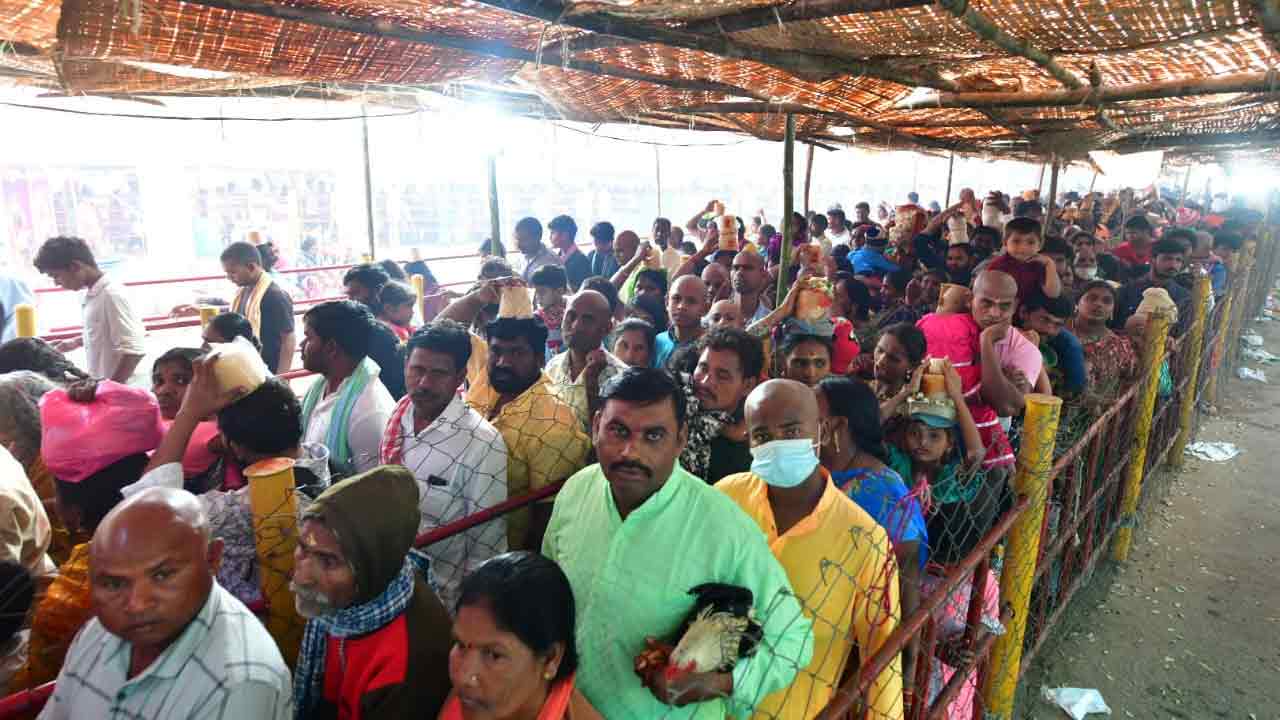 Medaram Jatara | భక్తులతో నిండిపోయిన మేడారం పరిసర ప్రాంతాలు