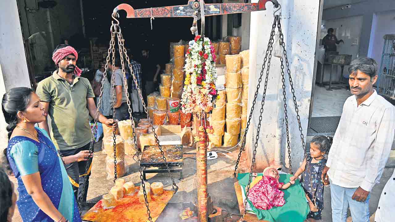 మేడారం బంగారం ఇంటి వద్దకే..