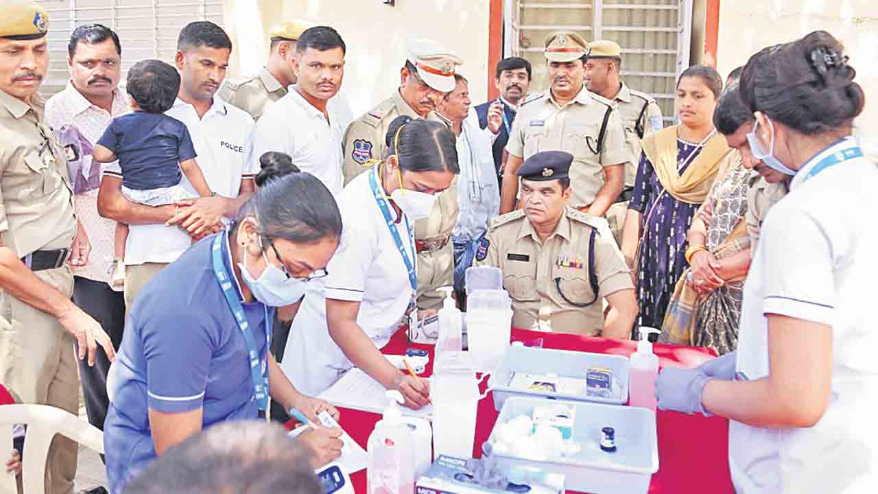 పోలీస్‌ బెటాలియన్‌లో మెగా హెల్త్‌ క్యాంప్‌