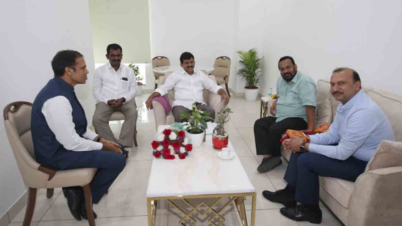 Minister Ponguleti | గృహ నిర్మాణ సంస్థ ఉద్యోగుల సమస్యలను పరిష్కరిస్తా : మంత్రి పొంగులేటి శ్రీనివాసరెడ్డి