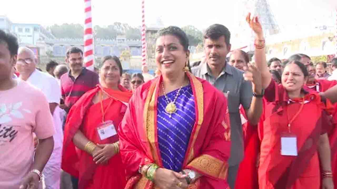 Amaravati | తిరుమలలో ఏపీ మంత్రి రోజాకు అమరావతి సెగ