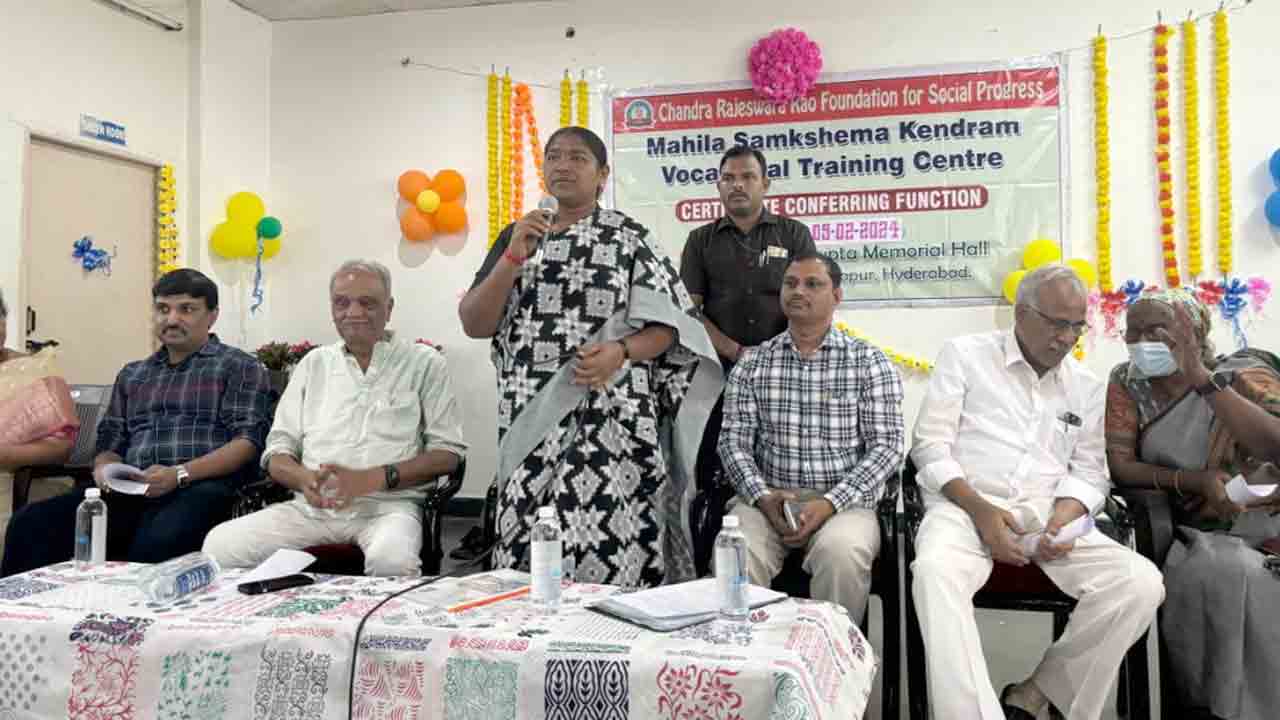 Minister Sitakka | మహిళలు అన్యాయాన్ని ఎదిరించే గొంతుక కావాలి : మంత్రి సీతక్క