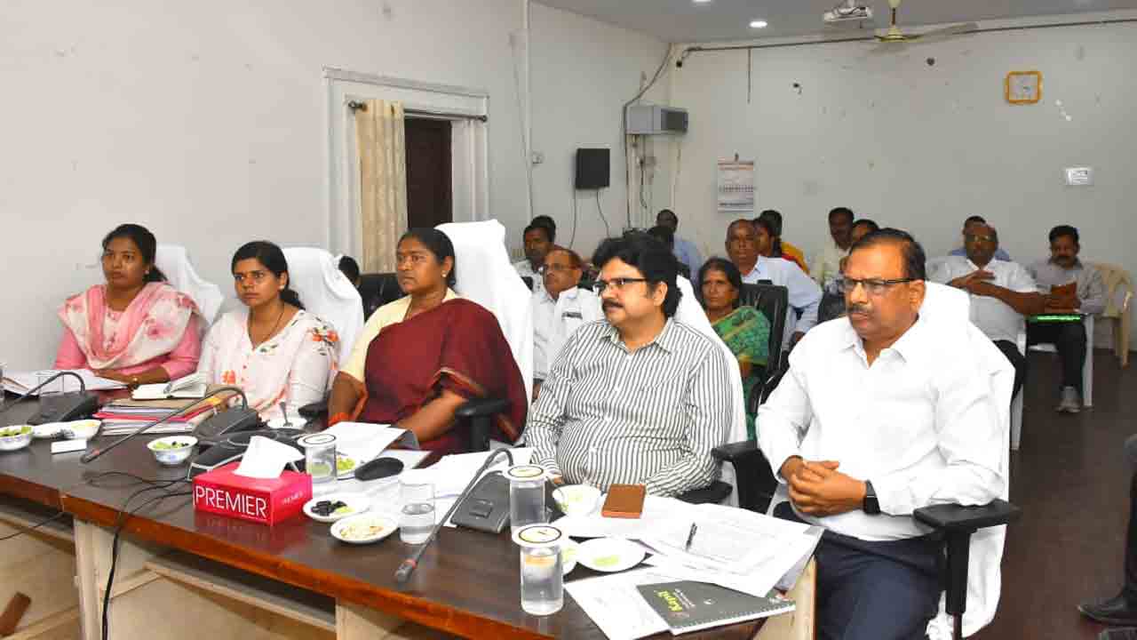 Special sanitation drive | ఫిబ్రవరి 7 నుంచి 15వ తేదీ వరకు గ్రామాల్లో ప్రత్యేక పారిశుధ్య డ్రైవ్‌ : మంత్రి  సీతక్క