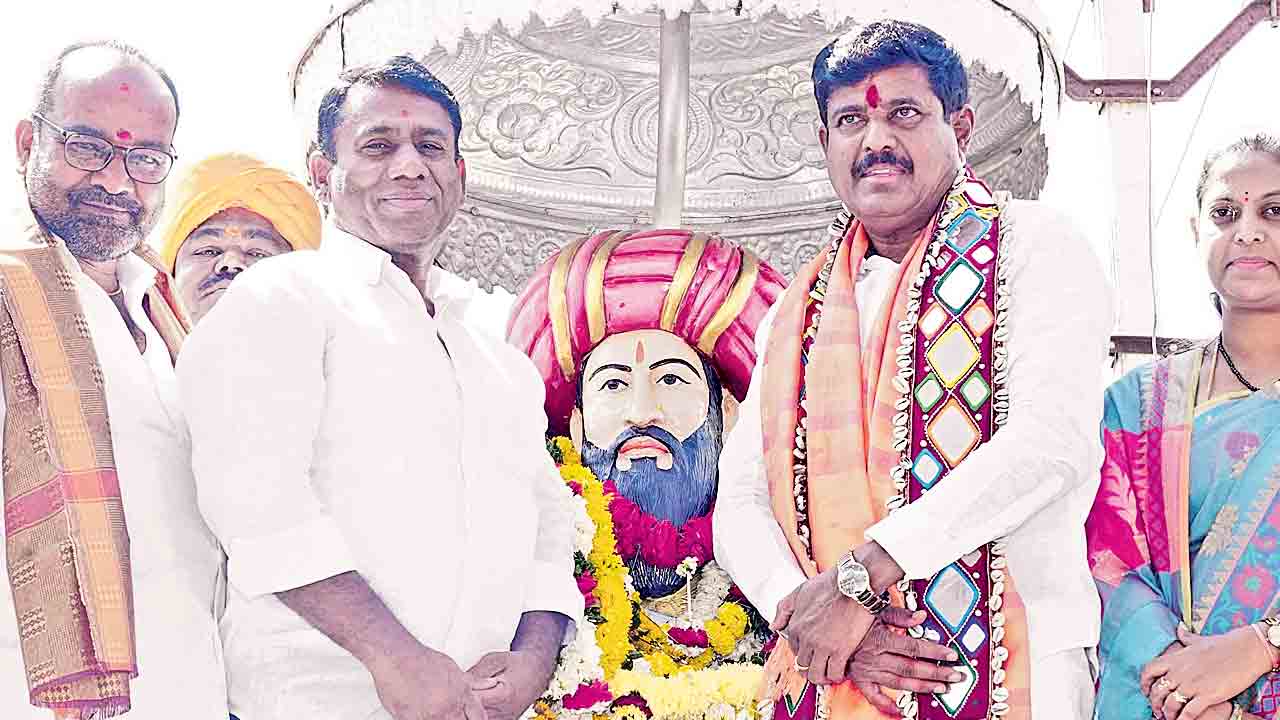 గిరిజనుల అభ్యున్నతికి కృషి