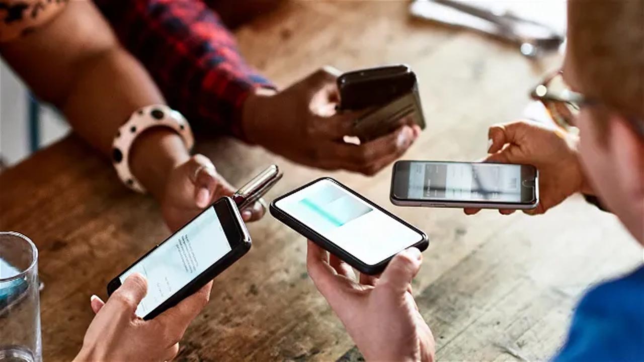 Budget 2024 | బడ్జెట్‌కు ముందు కేంద్రం కీలక నిర్ణయం.. తగ్గనున్న మొబైల్‌ ఫోన్ల ధరలు..!