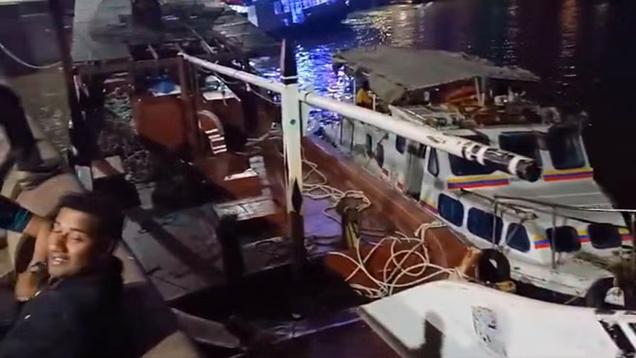 Mumbai | గేట్‌వే ఆఫ్‌ ఇండియా సమీపంలో బోట్‌ కలకలం..! ముగ్గురిని అదుపులోకి తీసుకున్న పోలీసులు