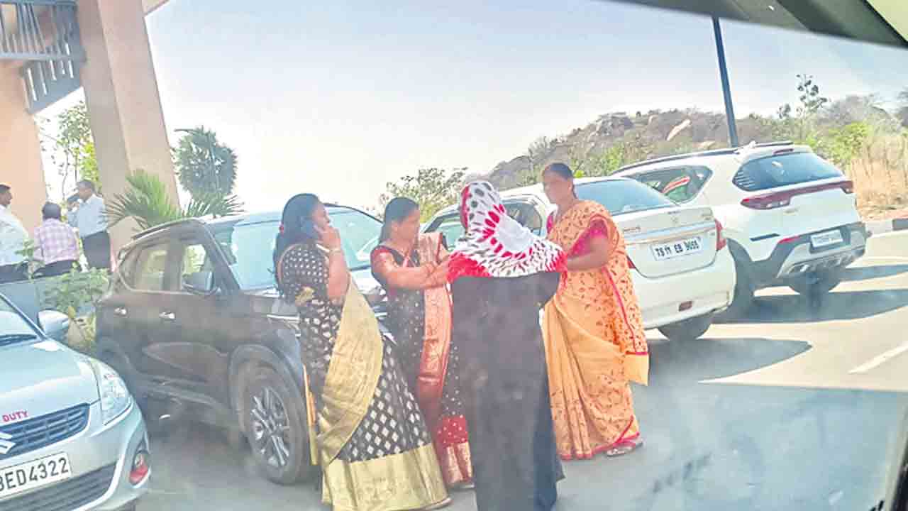 రోజుకో మలుపు