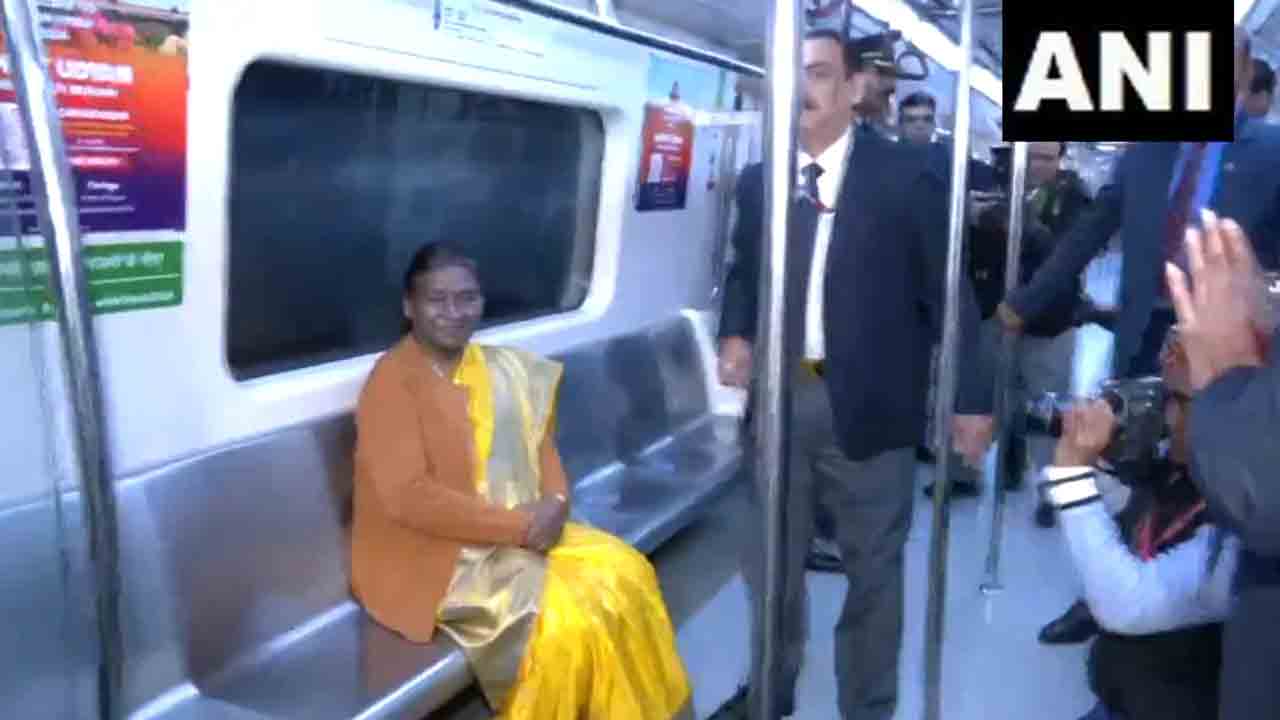 Droupadi Murmu | మెట్రోలో ప్రయాణించిన రాష్ట్రపతి ద్రౌపది ముర్ము.. VIDEO