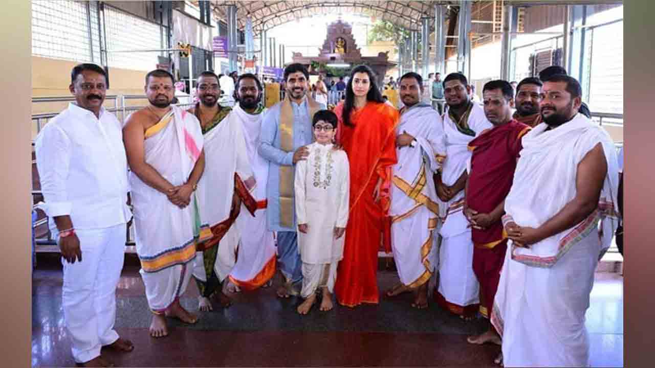 Nara Lokesh | శ్రీశైలం దివ్యక్షేత్రాన్ని దర్శించుకున్న నారా లోకేష్‌ దంపతులు