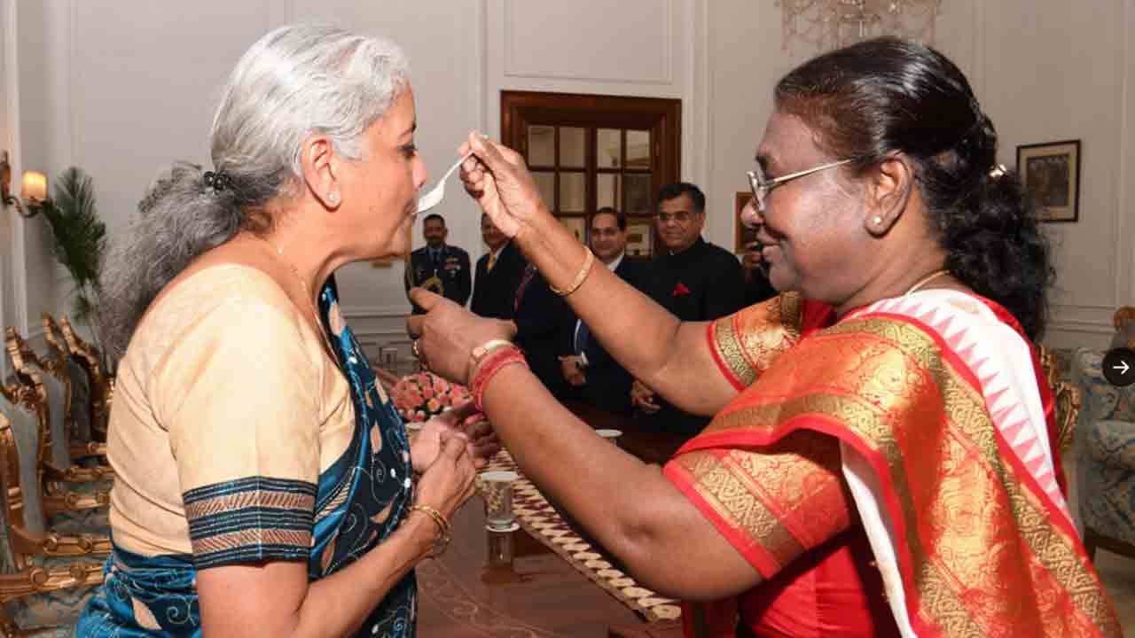 Budget 2024 | బడ్జెట్‌కు ముందు.. నిర్మలమ్మ నోరు తీపి చేసిన రాష్ట్రపతి ద్రౌపది ముర్ము