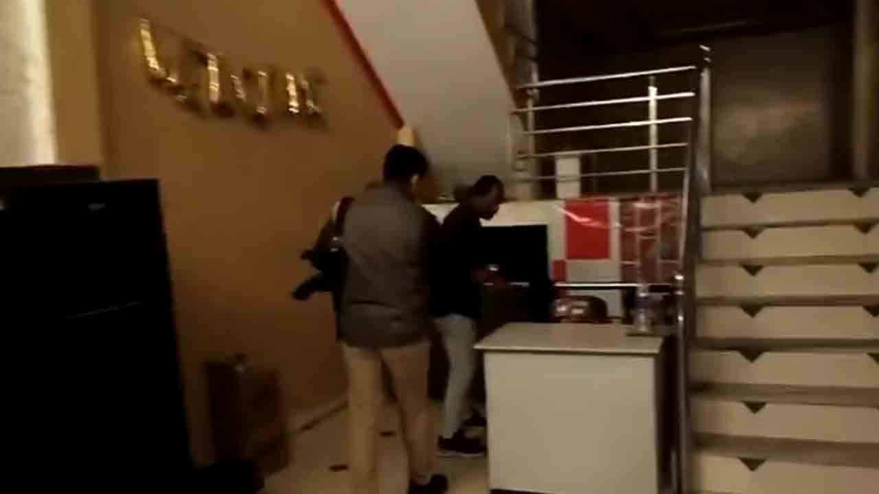 Pizza Shop | పిజ్జా షాప్ నుంచి సెక్స్ రాకెట్.. పోలీసులు రైడ్‌