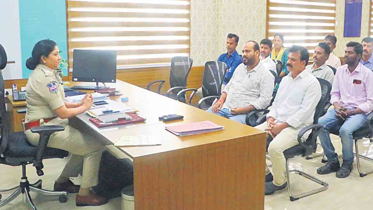 ‘ప్రజల్లో చైతన్యం కల్పించాలి’