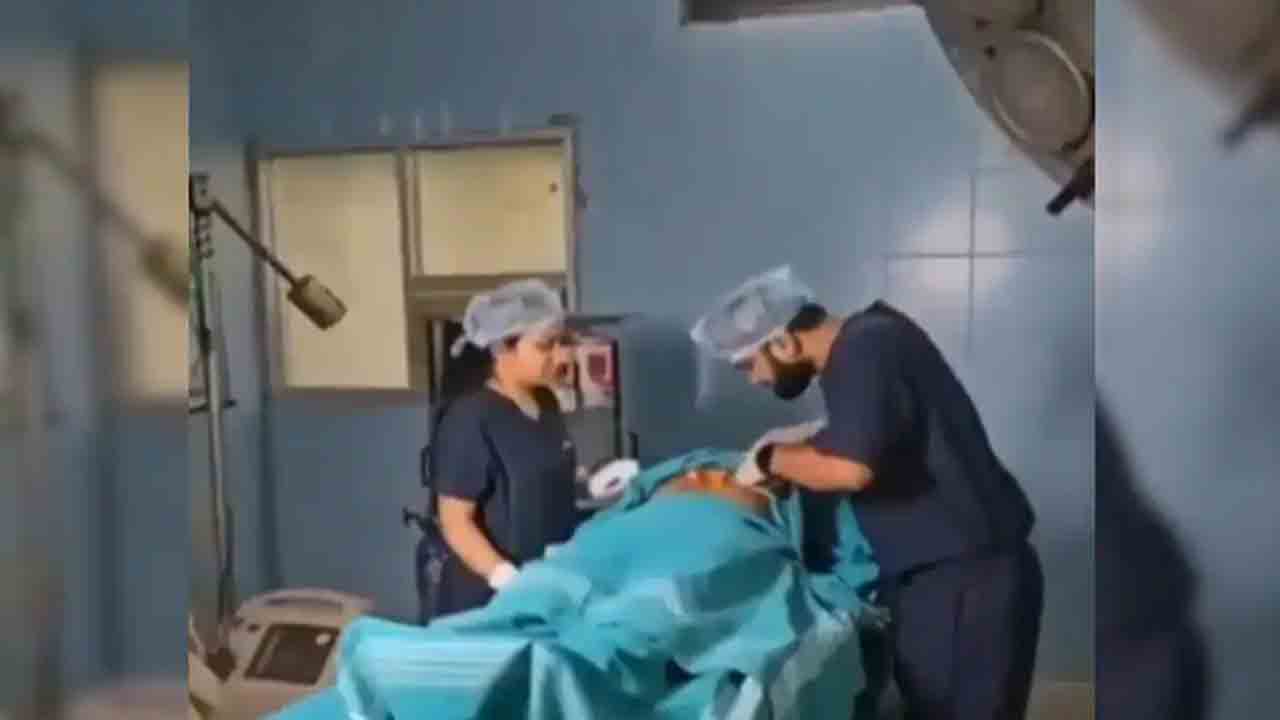 Watch: ఆపరేషన్ థియేటర్‌లో ప్రీ వెడ్డింగ్ షూట్.. ప్రభుత్వ డాక్టర్‌ సస్పెండ్‌