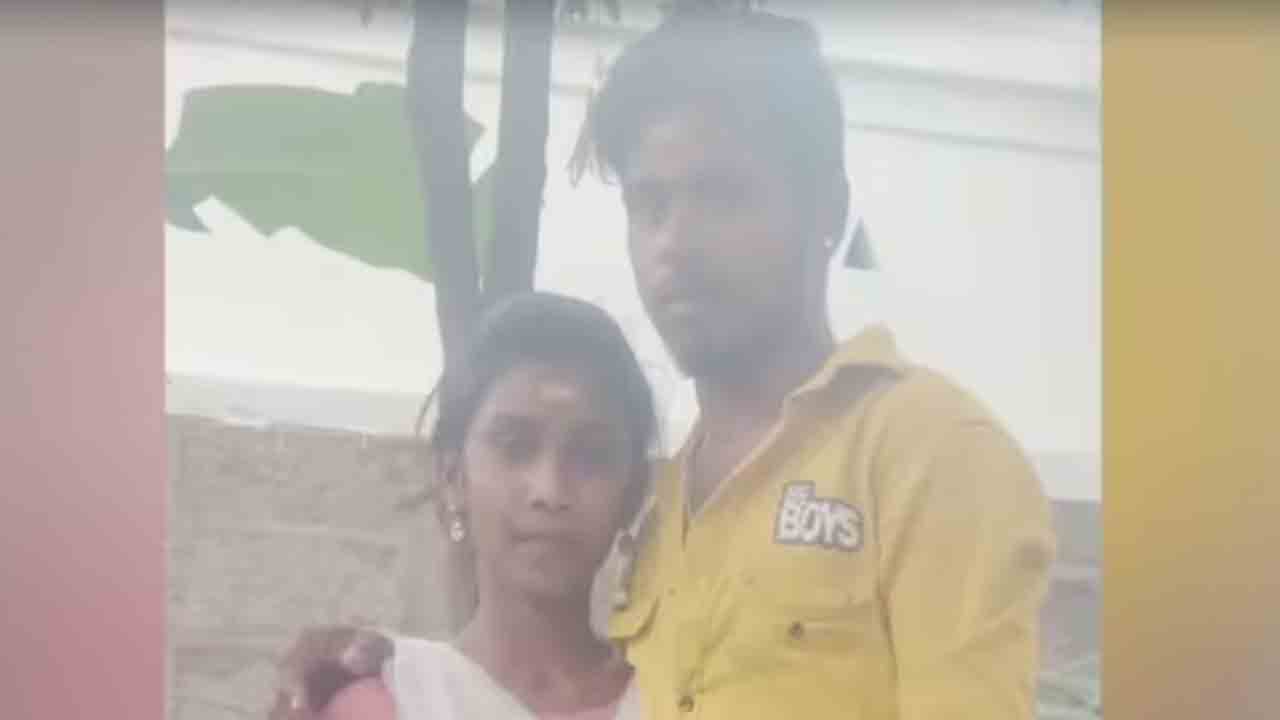 Pregnant woman kicked out of Bus | గర్భిణి భార్యను కాలితో తన్నిన భర్త.. కదులుతున్న బస్సు నుంచి   కింద పడి మృతి