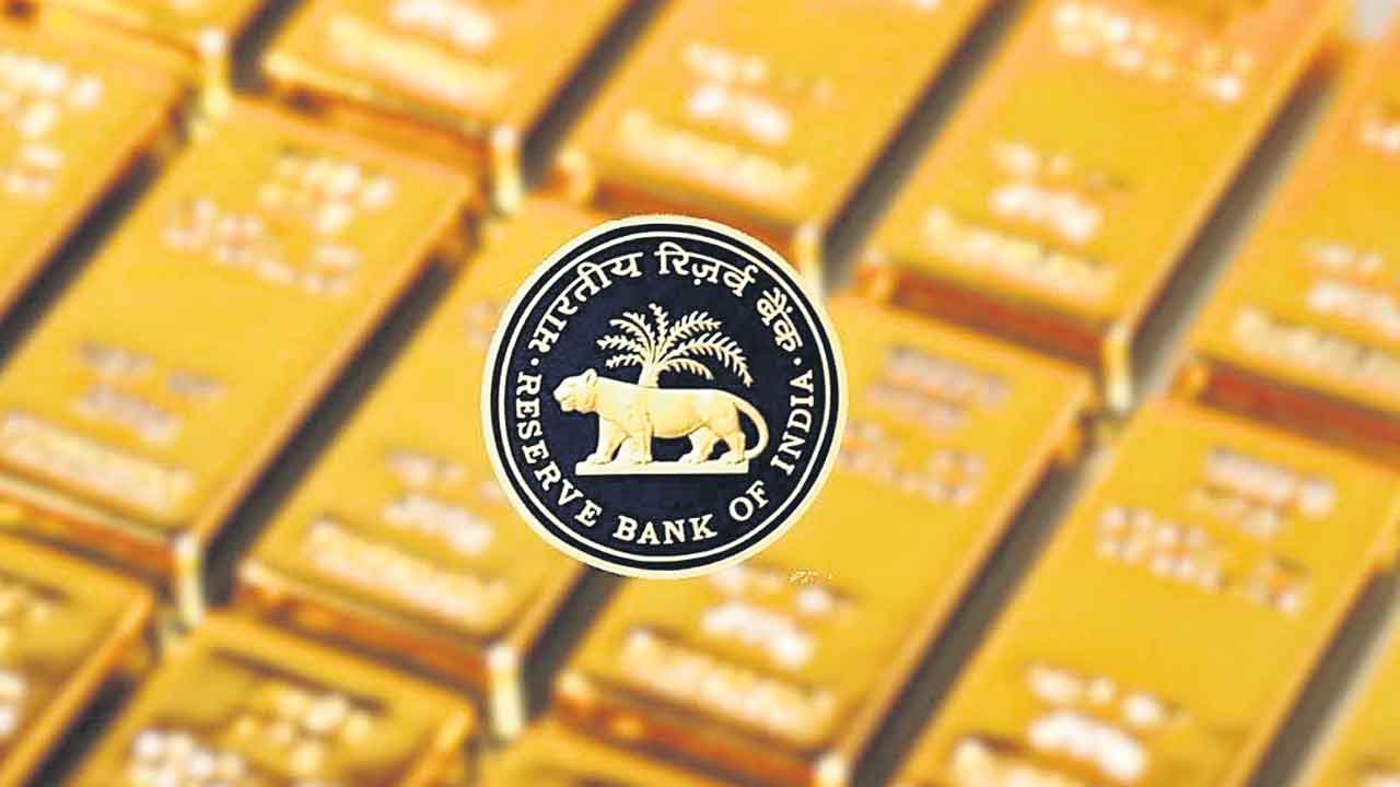 తగ్గుతున్న ఆర్బీఐ బంగారం కొనుగోళ్లు