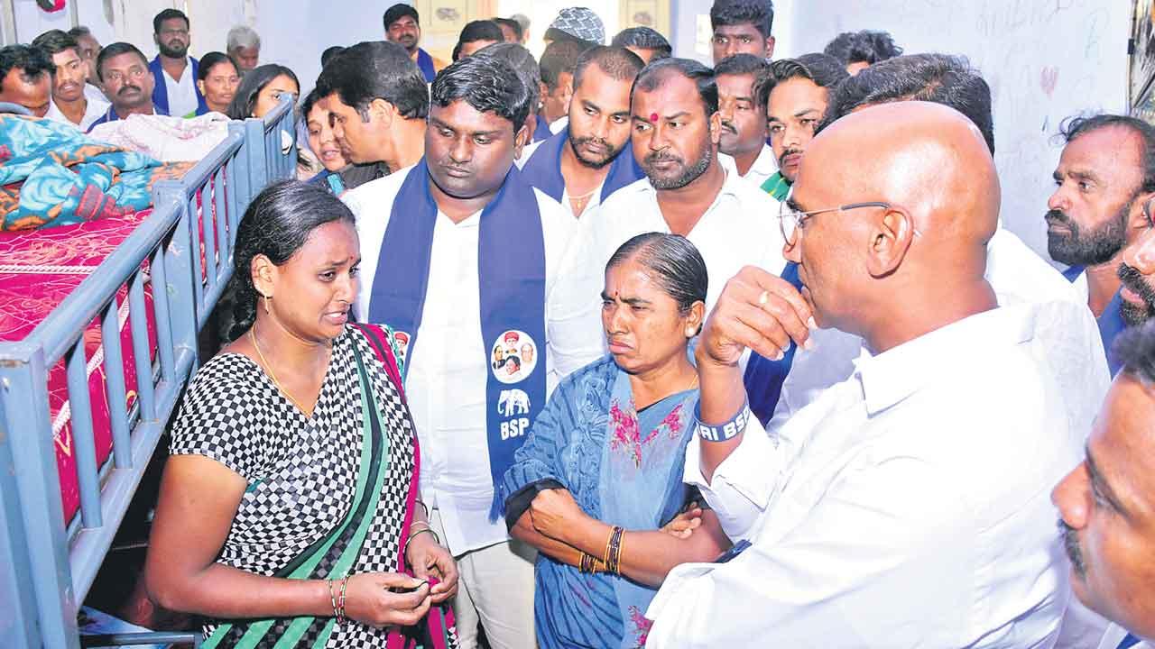 విద్యార్థినుల ఆత్మహత్యలు ప్రభుత్వ హత్యలే