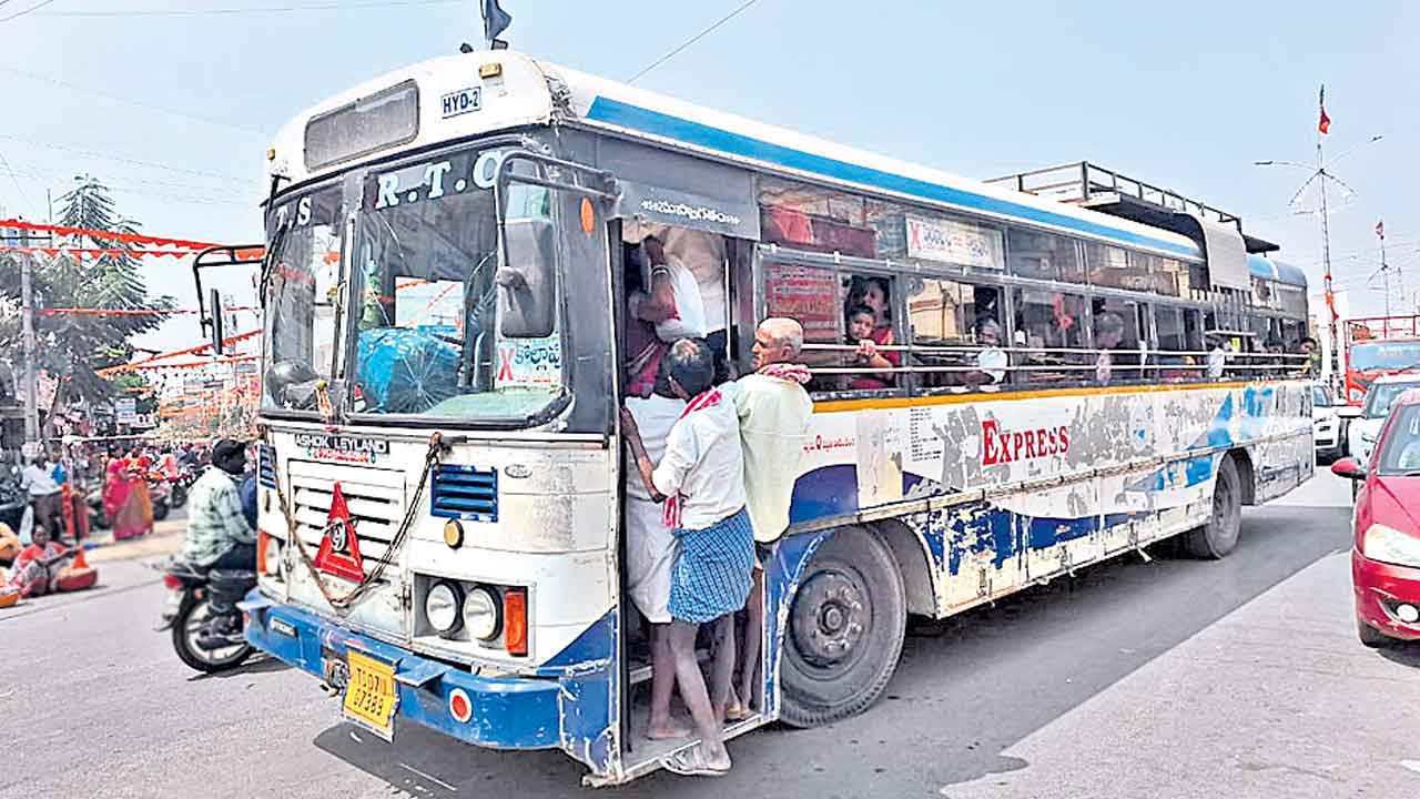 Free Bus For Women | ఆగని ‘మహాలక్ష్మి’ గొడవలు.. ఆర్టీసీ డ్రైవర్లు, ప్రయాణికులకు సంకటంగా మారిన ఉచిత బస్సు ప్రయాణం