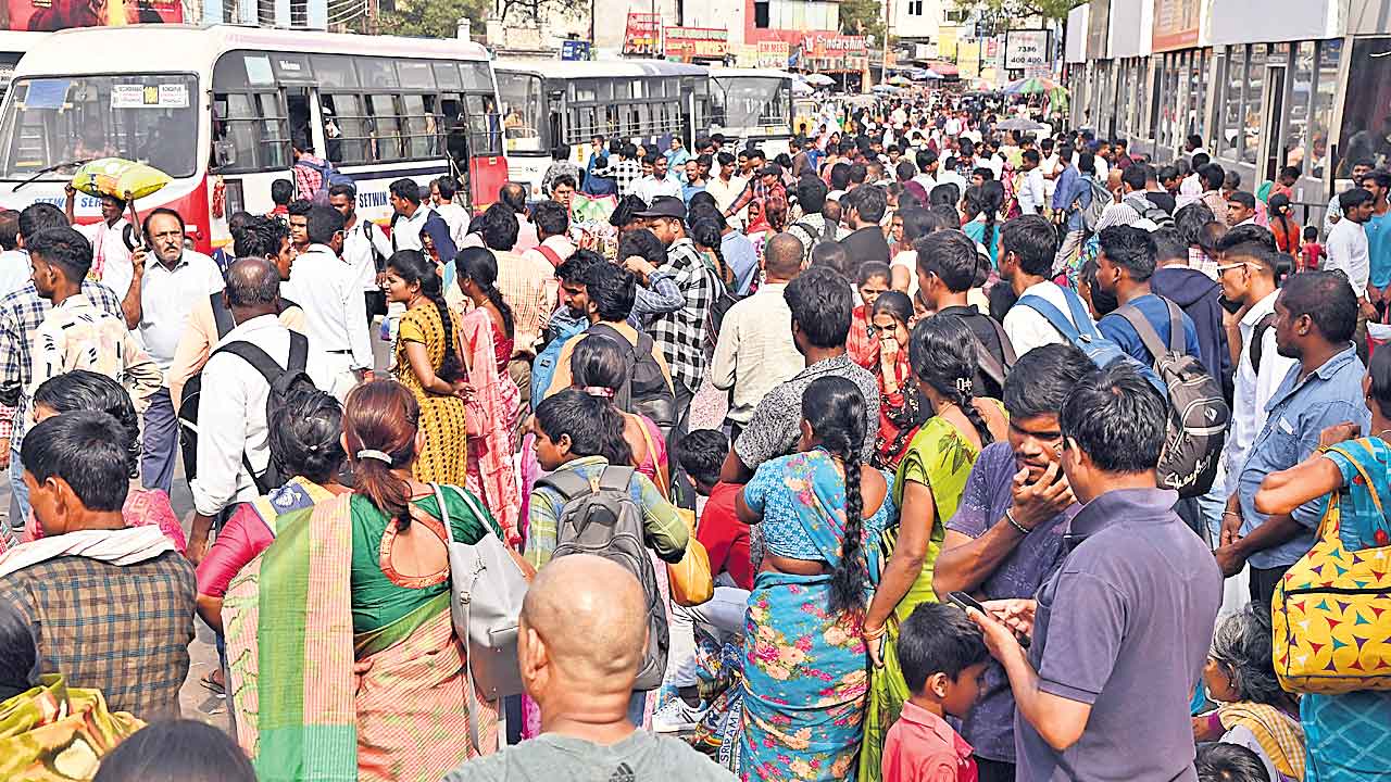 Harish Rao | అపాయింటెడ్‌ డే ఎప్పుడు.. ప్రభుత్వం ఏర్పడి రెండున్నర నెలలైనా ఆర్టీసీని పట్టించుకోరా?: హరీశ్‌రావు