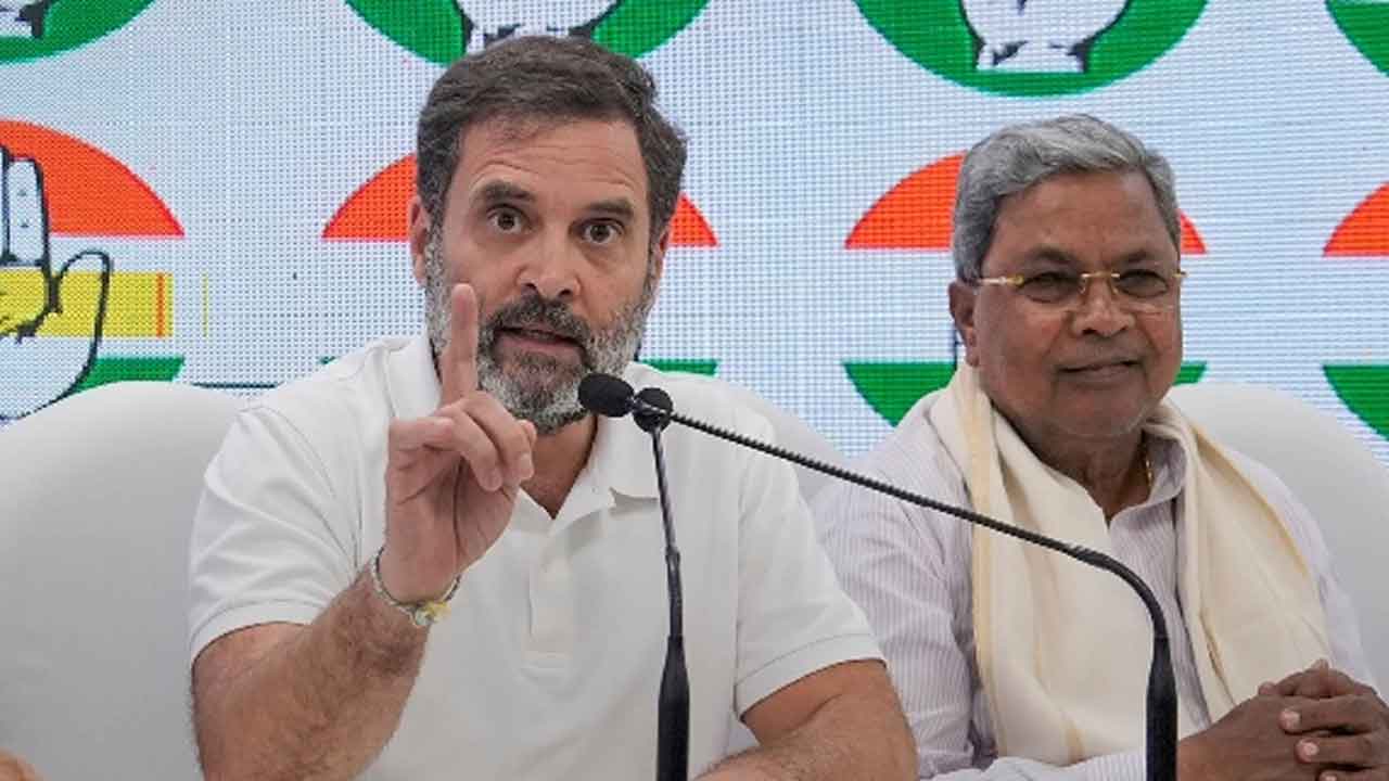 రాహుల్‌, సిద్ధరామయ్యకు కోర్టు సమన్లు