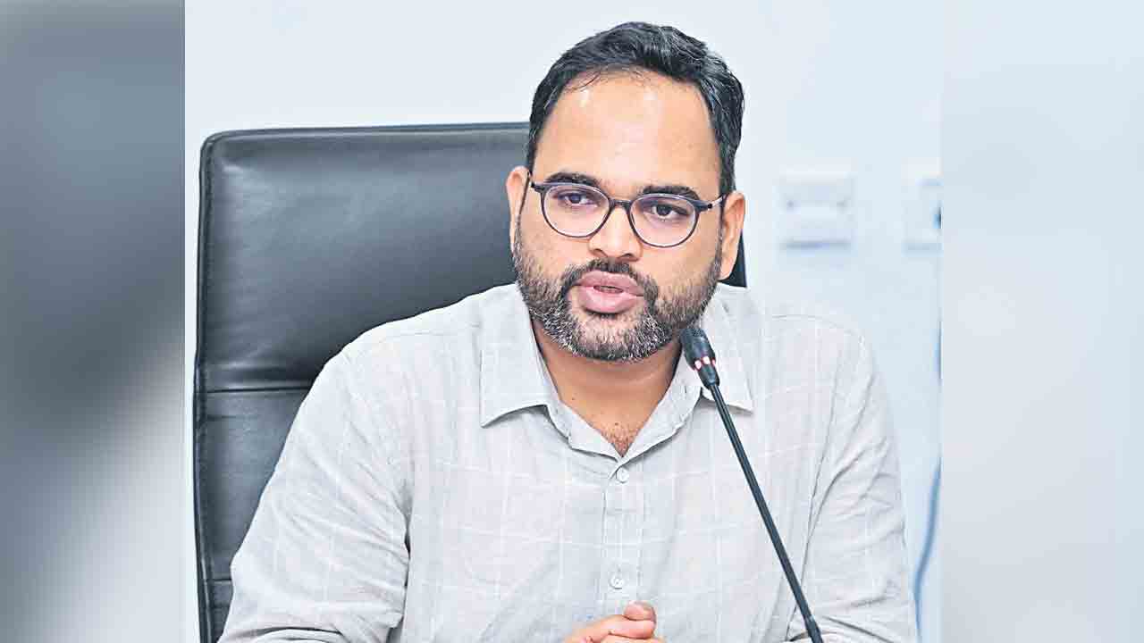 ఎన్నికల విధులను సమర్థవంతంగా నిర్వర్తించాలి